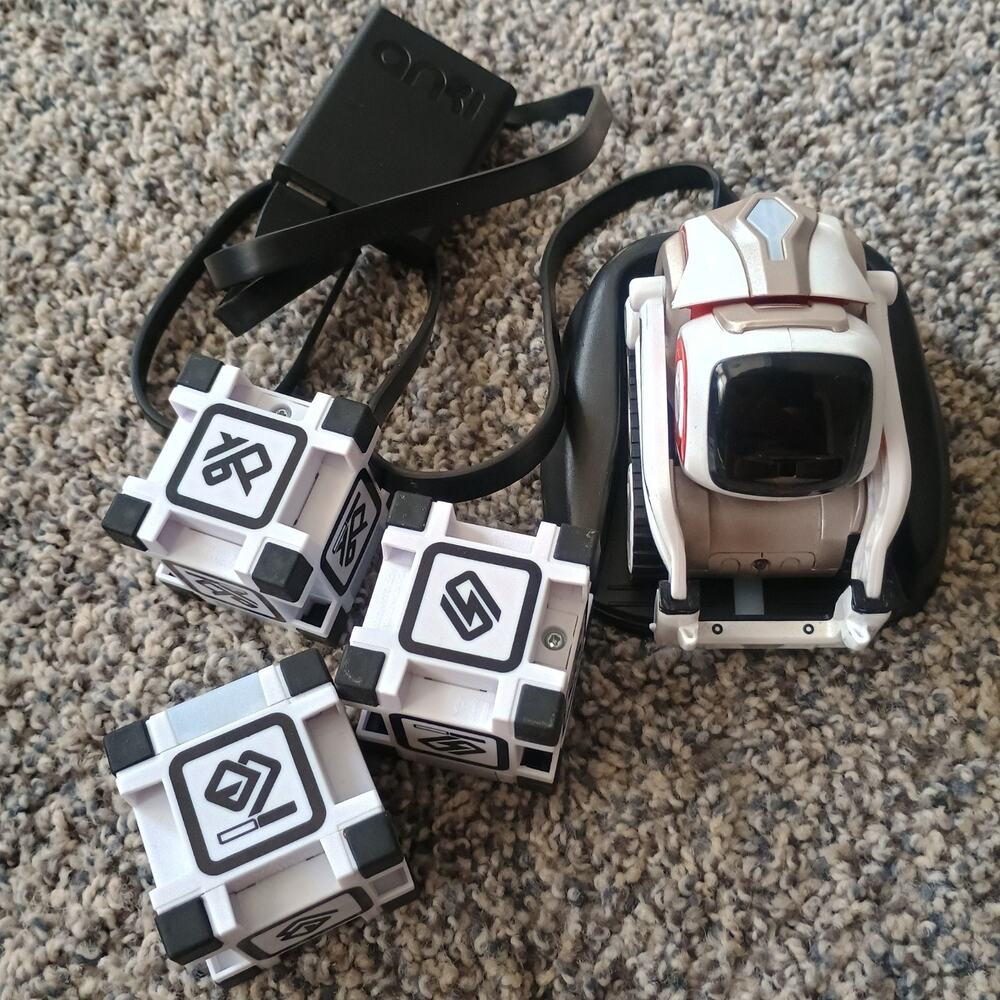 Anki Cozmo Robot w/ 3 Interactive Cubes Dock Charger Tested Working OEM